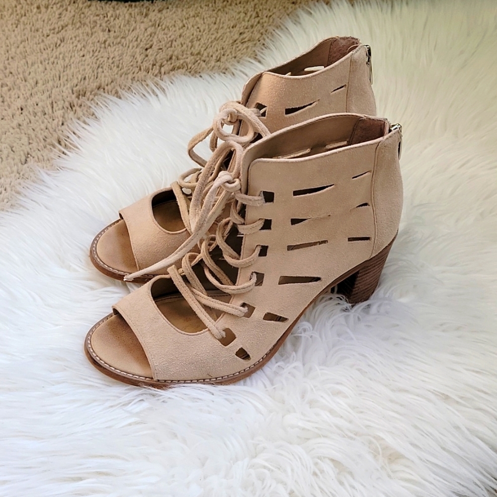 Vince Camuto heeled sandals! Leather!